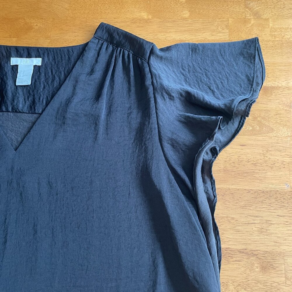 Size 14 H&M black flutter sleeve top - Picture 6 of 8